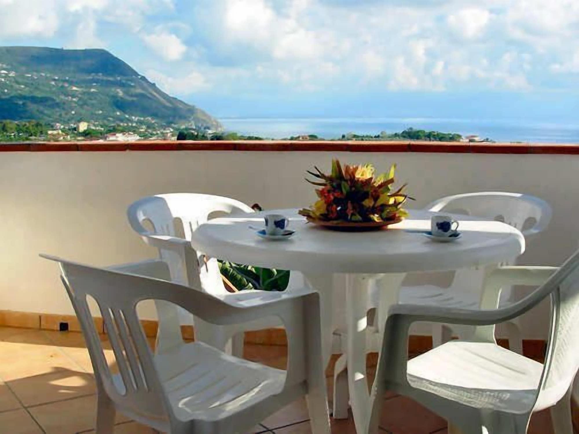 Residence Hotel La Taverna Capo Vaticano Esterno foto