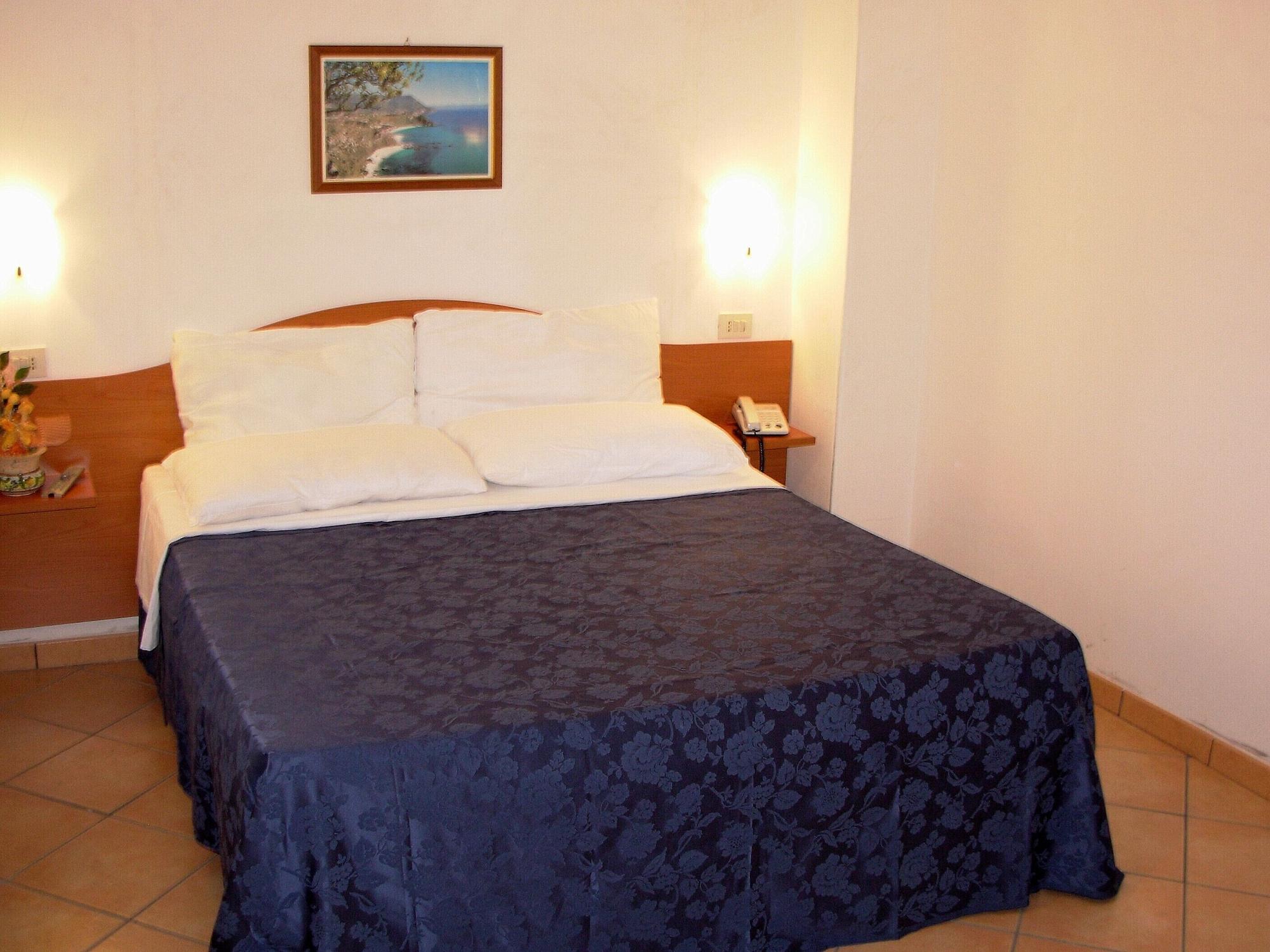 Residence Hotel La Taverna Capo Vaticano Esterno foto