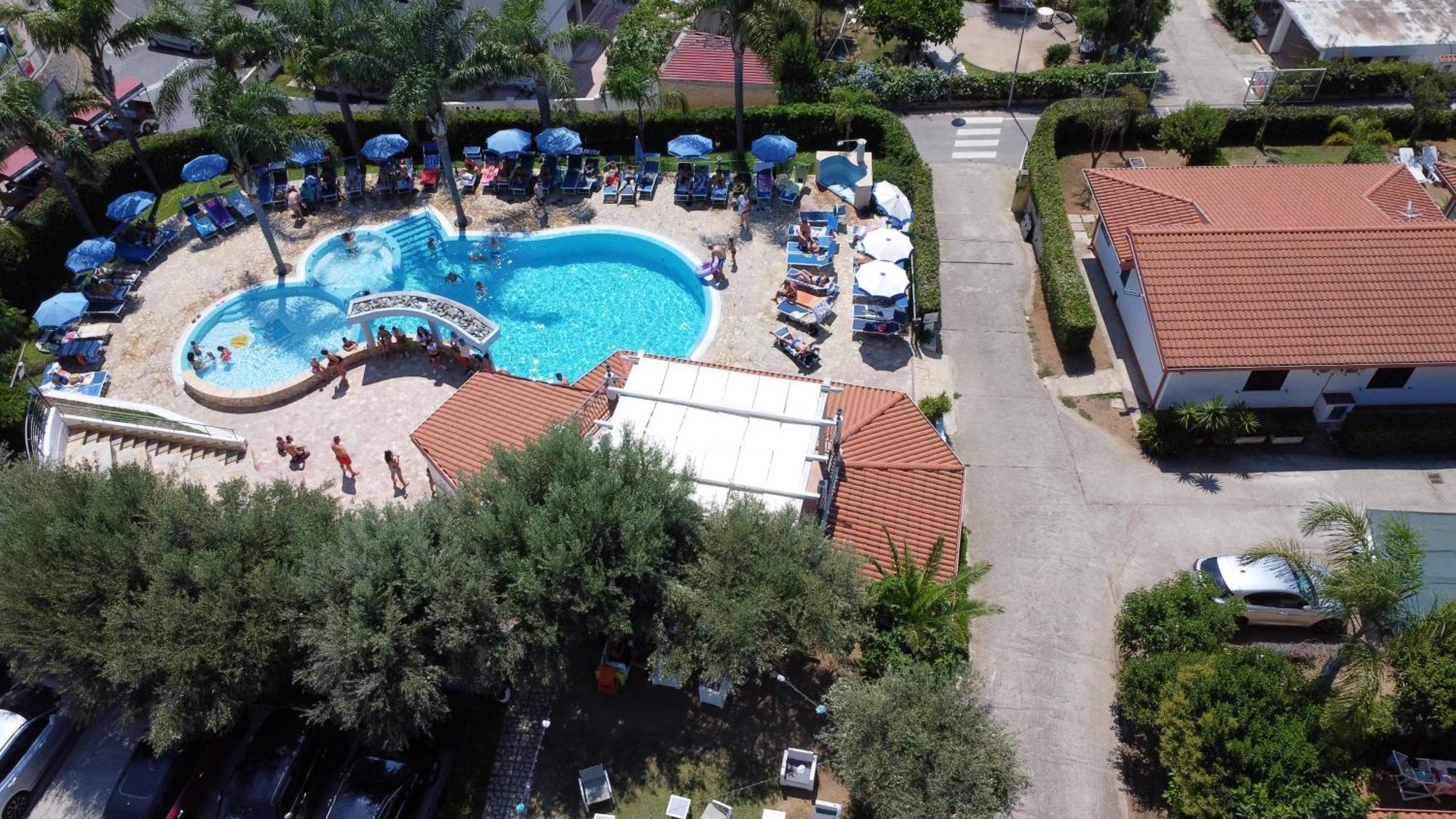 Residence Hotel La Taverna Capo Vaticano Esterno foto
